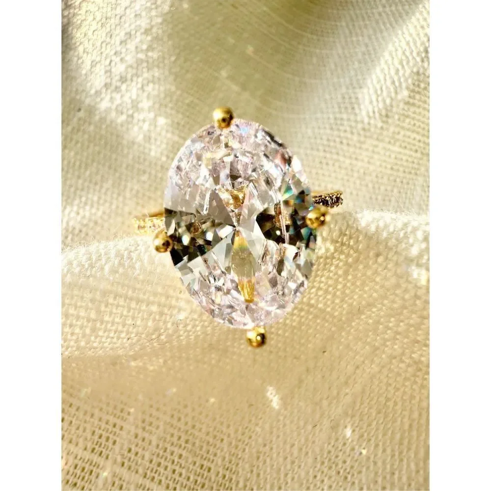 Gorgeous Oval cut cubic zirconia solitaire ring